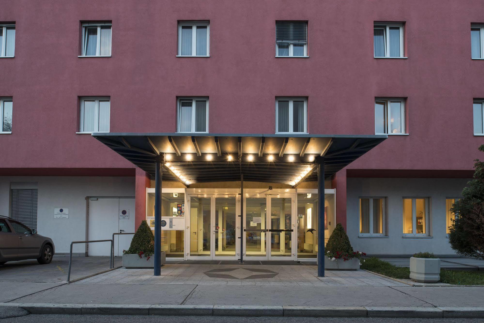 24Hours Apartment Hotel Вена Экстерьер фото